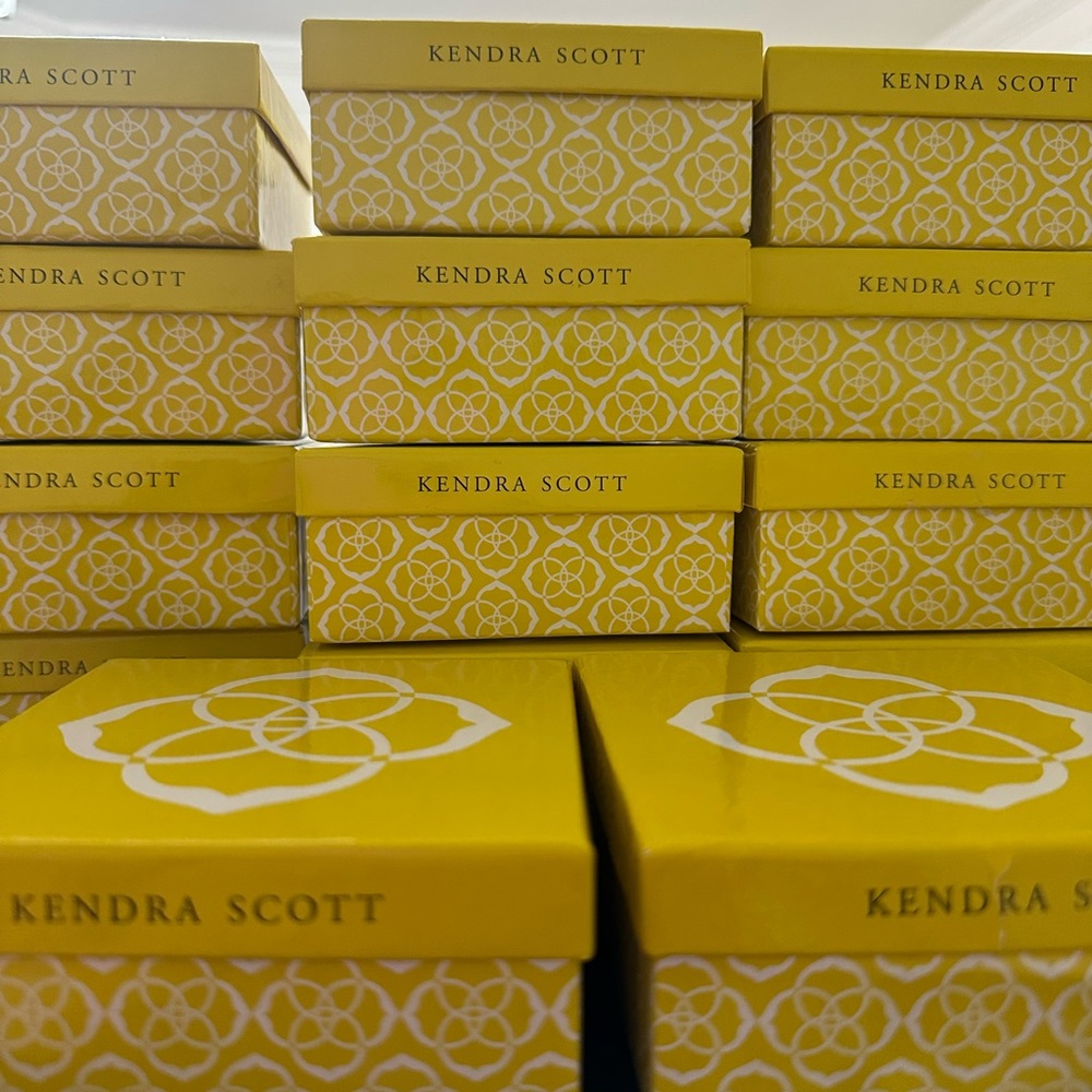 5 Kendra Scott Vibrant Yellow Gift Boxes